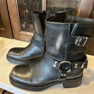Women’s Steve Madden motorcycle boots 8.5 black, worn once
